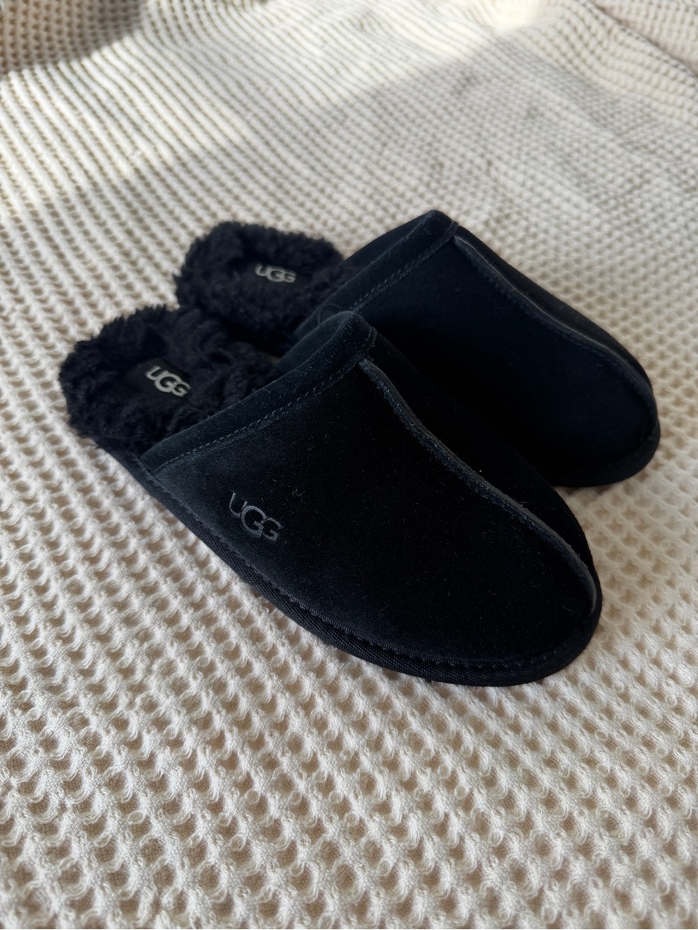 UGG PLUSH Scuffette II Slippers Black Size 36 NWOB